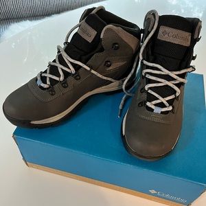 Columbia Newton Ridge Plus waterproof hiking boot women’s 9 wide